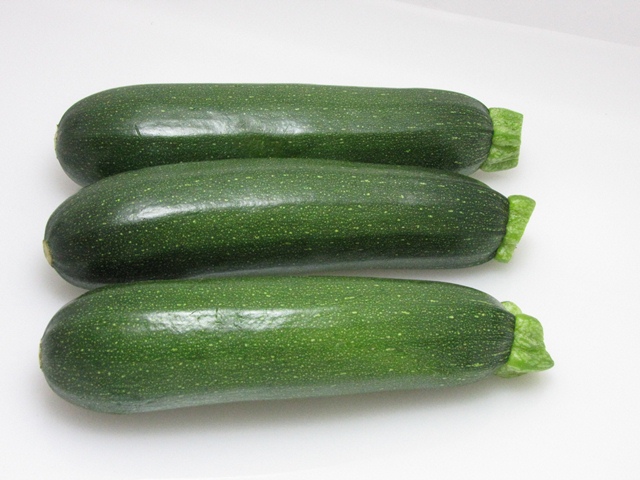 dark green zucchini 90_055 p3